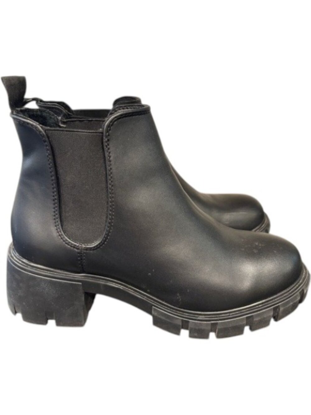 Steve Madden Howler Chelsea Boots Size 7.5 Black Chunky Lug Sole Y2K-Inspired